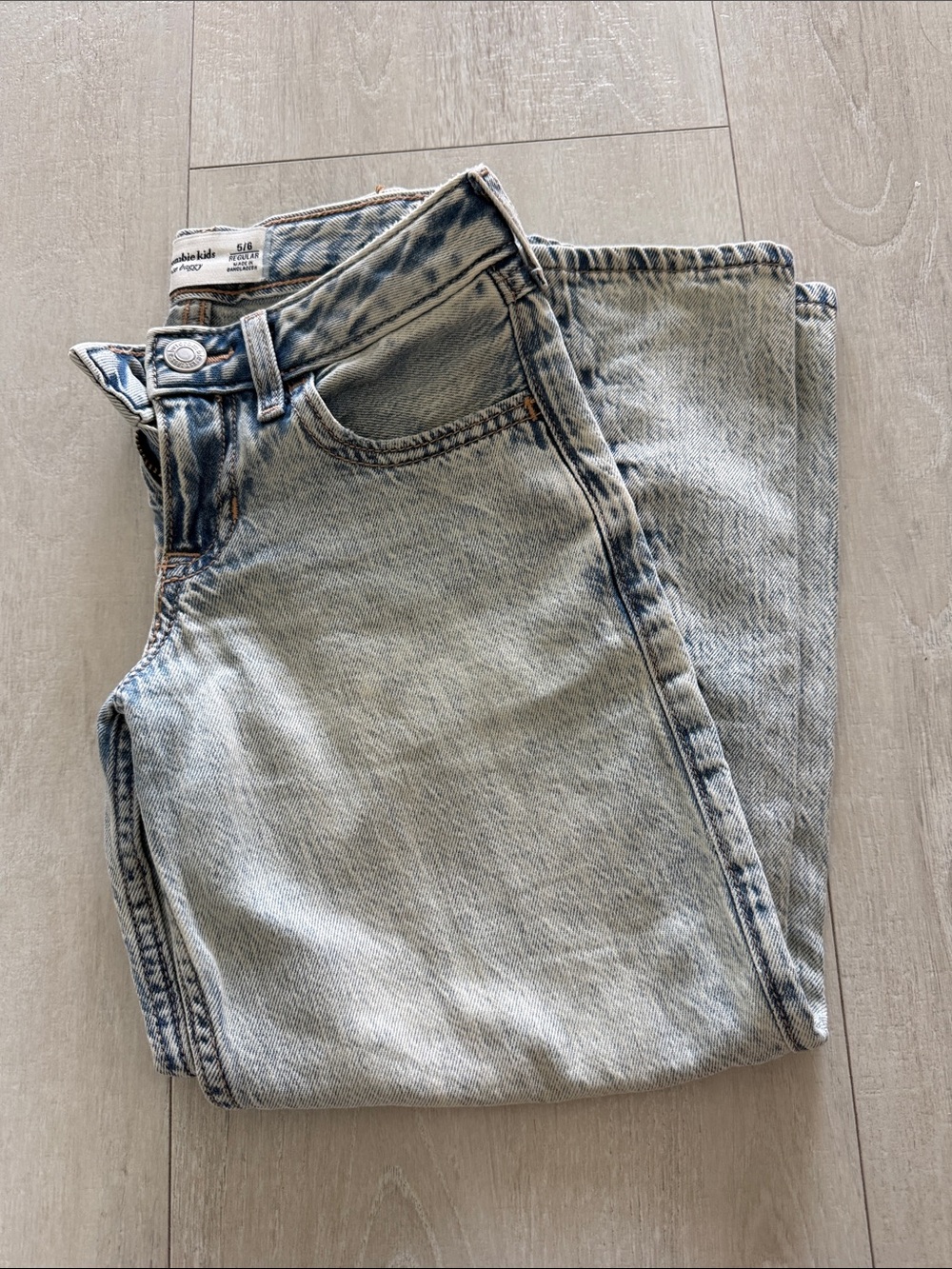 abercrombie kids light blue washed denim jeans